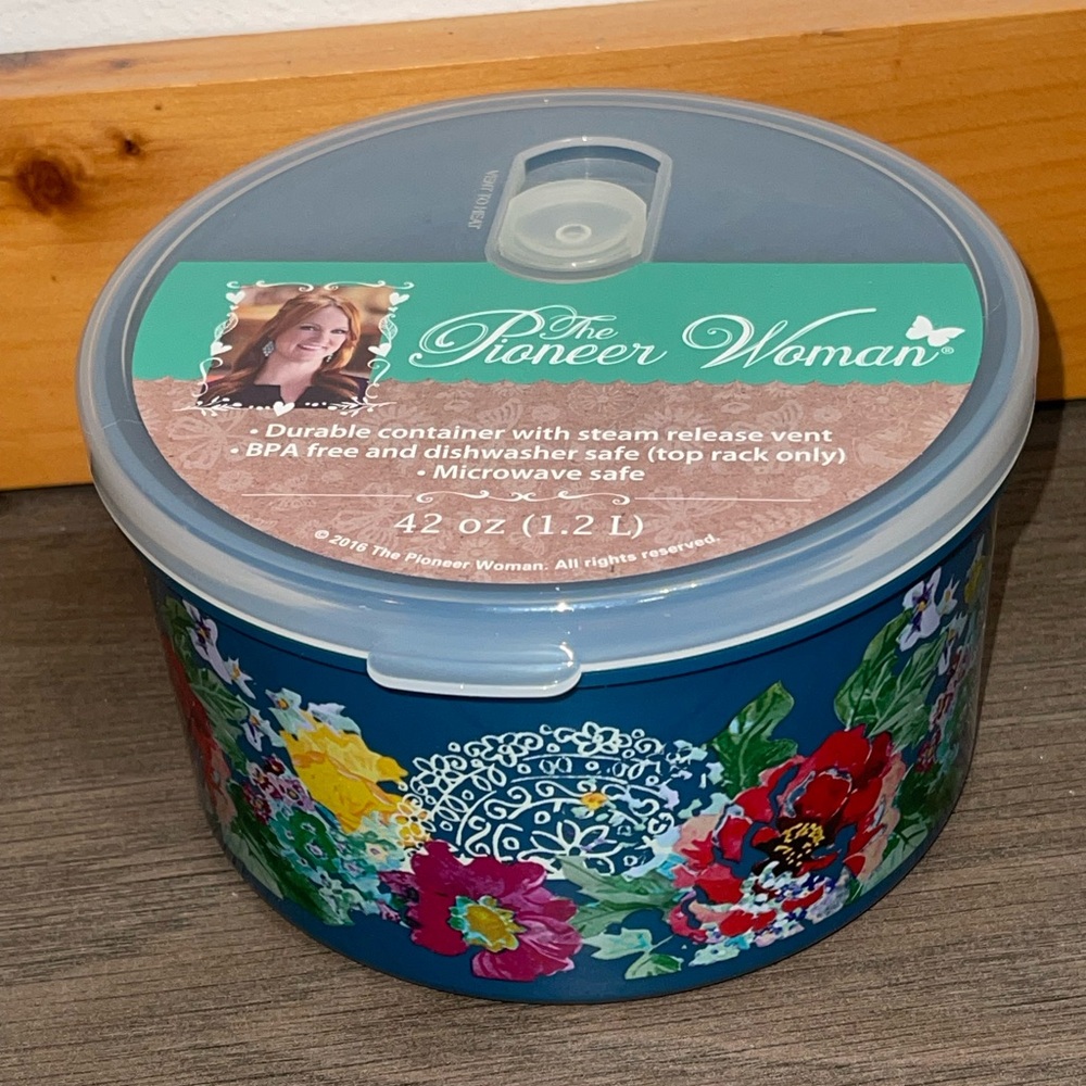 The Pioneer Woman Country Garden 42 oz Round Container, Multiple Colors